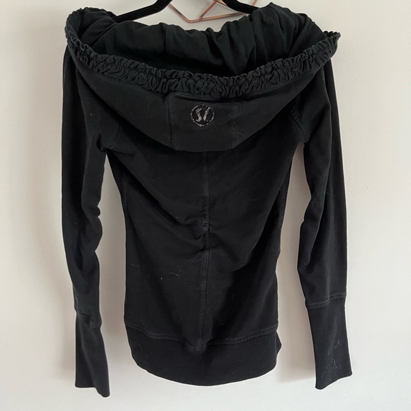 Lululemon zip-up jacket with ruffled hood, size 4 - Picture 2 of 7
